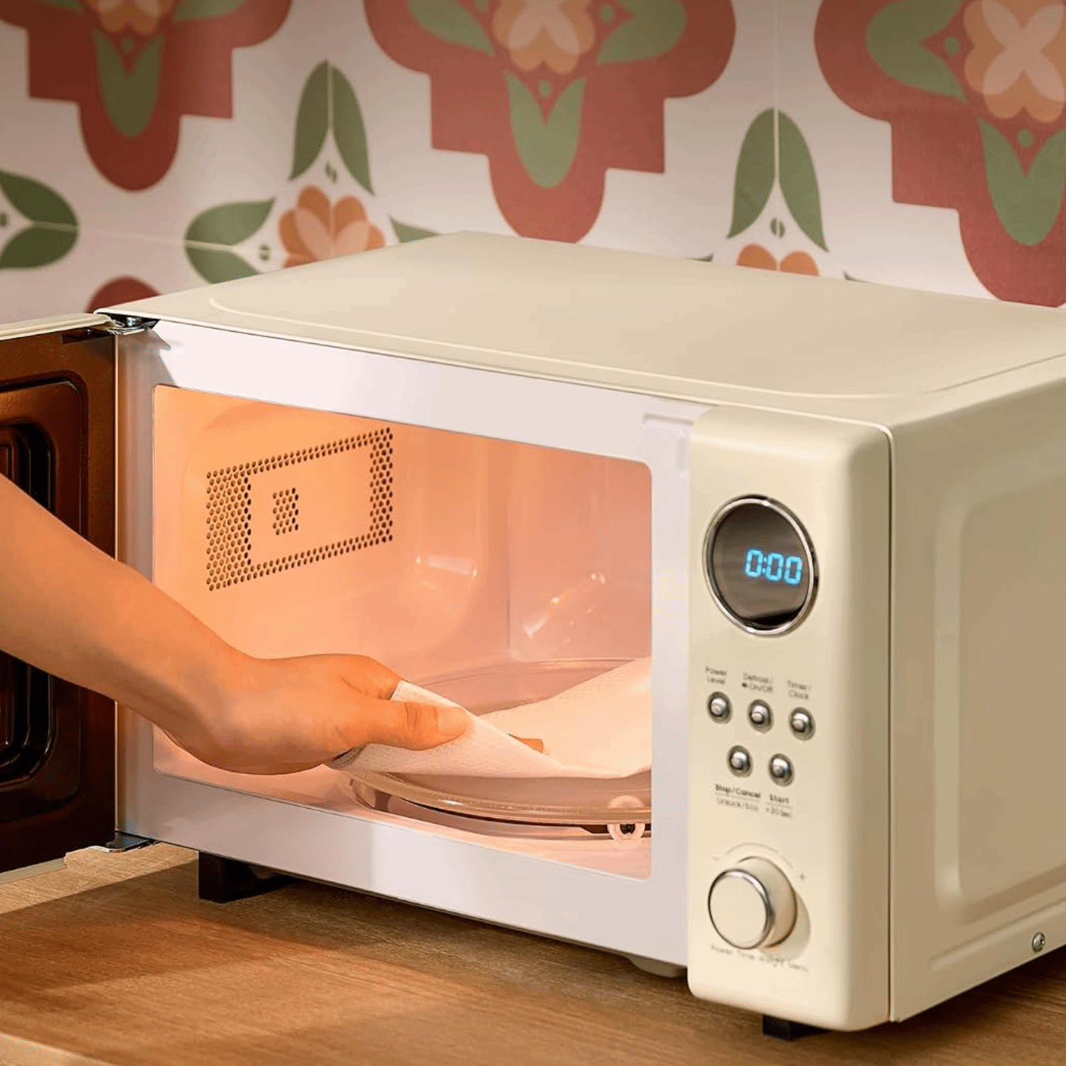 0.7 Cu.Ft. Microwave (Black)
